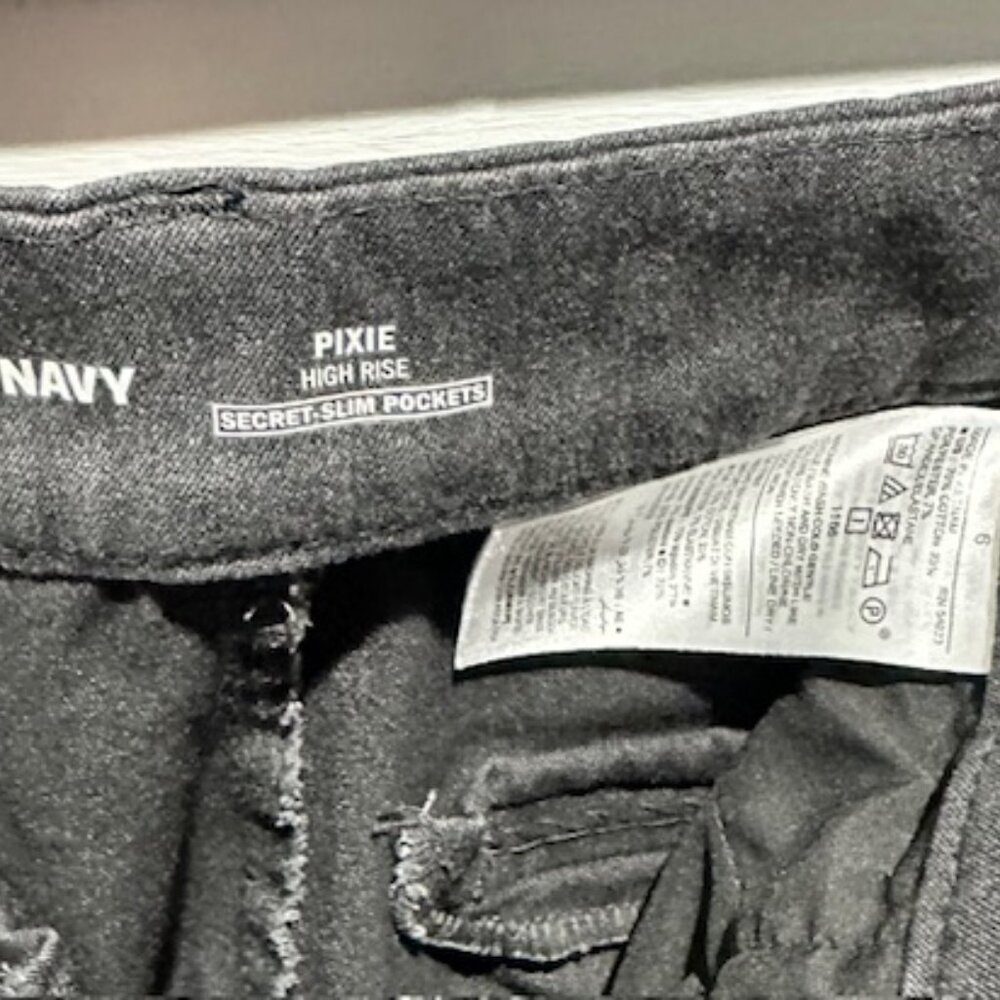 Women's Old Navy Capris - Gray - Picture 2 of 3